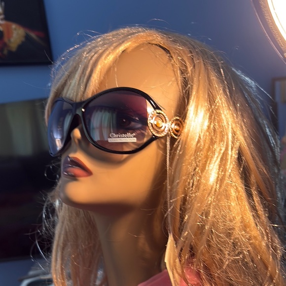 Black Oversized Sunglasses with Gradient Lenses